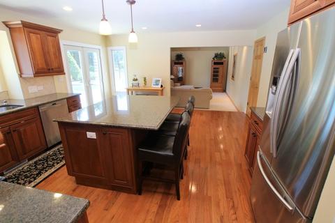 775 Stonehurst Dr, Roselle, IL 60172 photo 5