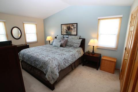 775 Stonehurst Dr, Roselle, IL 60172 photo 9