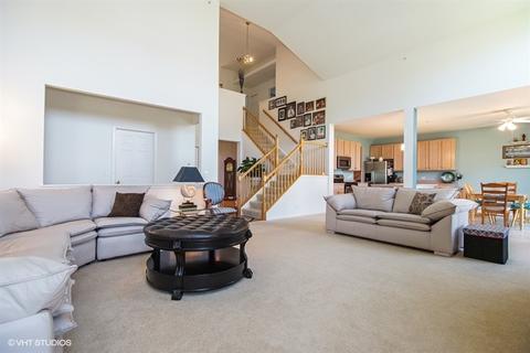5780 Providence Dr, Hoffman Estates, IL 60192 photo 2