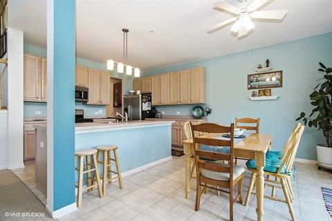 5780 Providence Dr, Hoffman Estates, IL 60192 photo 4