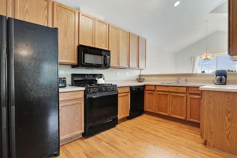 2390 Oakfield Ct, Aurora, IL 60503 photo 5