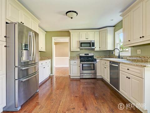 47 Devonshire Cir, Elgin, IL 60123 photo 11