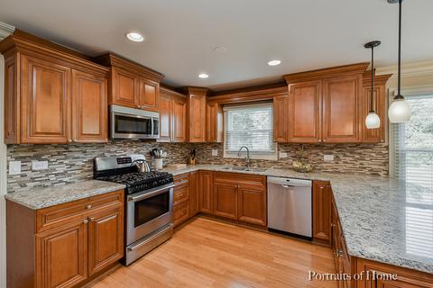 2042 Cromwell Dr, Wheaton, IL 60189 photo 4