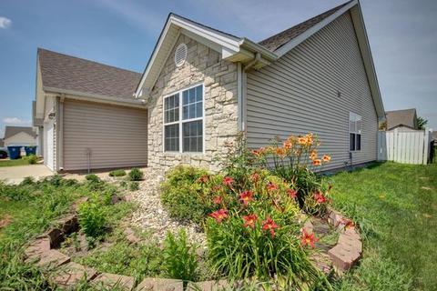 708 Corey Ln, Champaign, IL 61822 photo 2