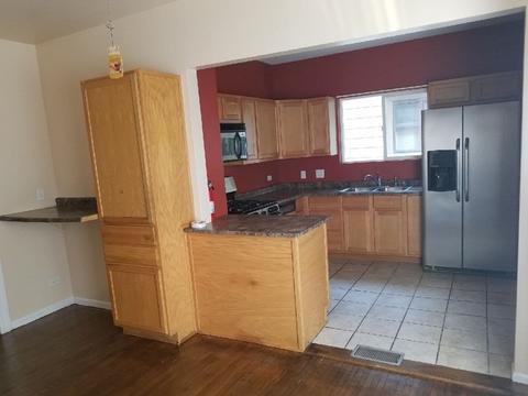 513 Jackson St, Aurora, IL 60505 photo 4