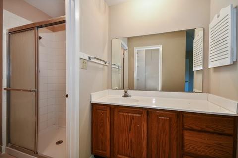 1601 Thames Ct #A, Wheaton, IL 60189 photo 6