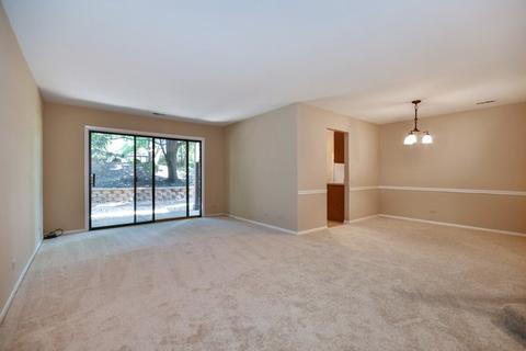1601 Thames Ct #A, Wheaton, IL 60189 photo 2