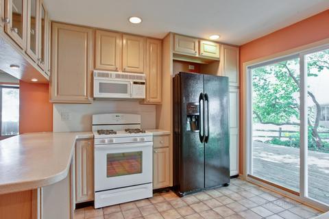 806 Laguna Dr, Mchenry, IL 60051 photo 9