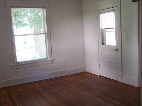 109 E 9th St, Georgetown, IL 61846 photo 2