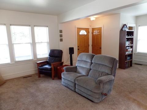 541 Oak Ave, Aurora, IL 60506 photo 4