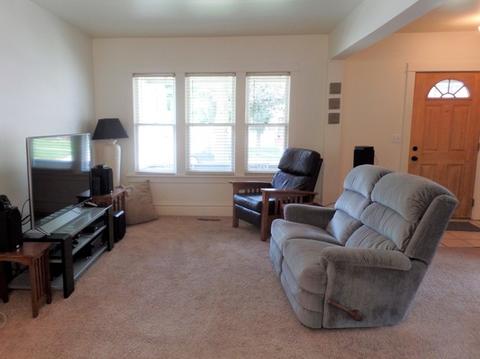 541 Oak Ave, Aurora, IL 60506 photo 3