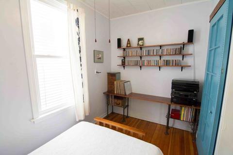 2931 N Gresham Ave, Chicago, IL 60618 photo 14