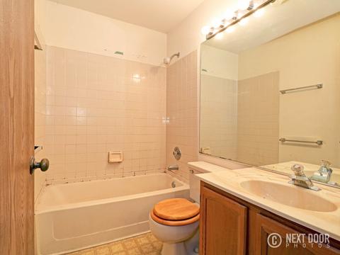 4554 Opal Dr, Hoffman Estates, IL 60192 photo 9