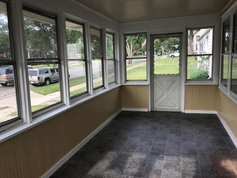 829 E Benton St, Aurora, IL 60505 photo 2