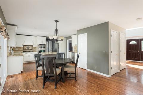 925 Burnham Ct, Aurora, IL 60502 photo 8