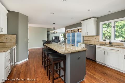 925 Burnham Ct, Aurora, IL 60502 photo 12