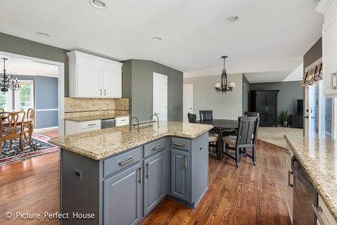 925 Burnham Ct, Aurora, IL 60502 photo 11