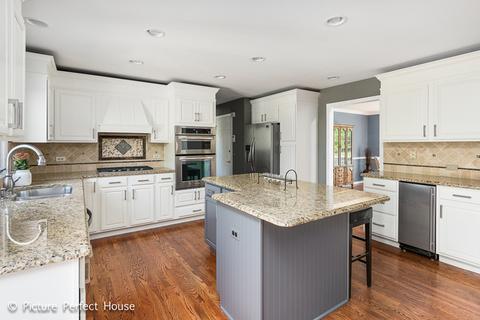 925 Burnham Ct, Aurora, IL 60502 photo 9