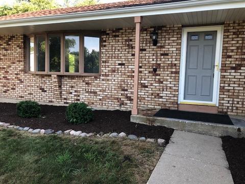 1315 Surrey Ln, Algonquin, IL 60102 photo 2