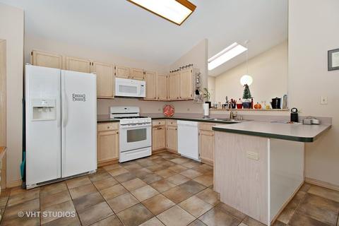 1415 Comanche Dr, Bolingbrook, IL 60490 photo 4