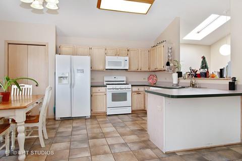 1415 Comanche Dr, Bolingbrook, IL 60490 photo 5