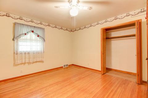 841 E Pells St, Paxton, IL 60957 photo 10