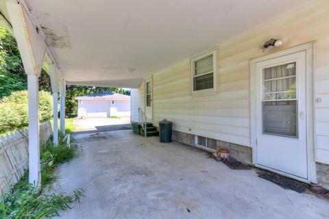 841 E Pells St, Paxton, IL 60957 photo 3