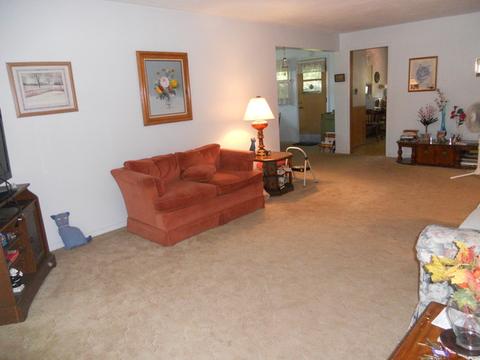 215 Walter Ct, Elgin, IL 60123 photo 2