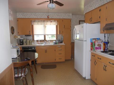 215 Walter Ct, Elgin, IL 60123 photo 3