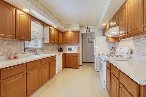 1022 E Division St, Lockport, IL 60441 photo 8