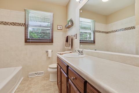 1022 E Division St, Lockport, IL 60441 photo 9