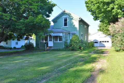 918 Jackson St, Pecatonica, IL 61063 photo 1