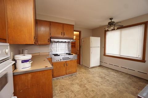 470 Ryerson Ave, Elgin, IL 60123 photo 11