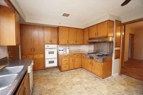 470 Ryerson Ave, Elgin, IL 60123 photo 12