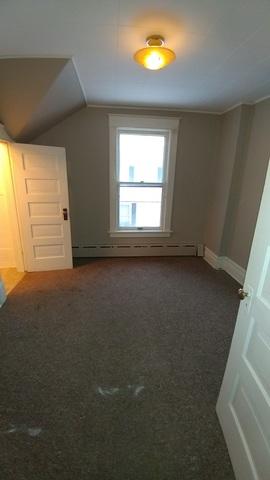 470 Ryerson Ave, Elgin, IL 60123 photo 3