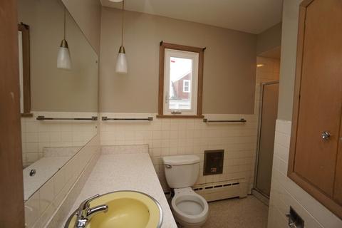 470 Ryerson Ave, Elgin, IL 60123 photo 9