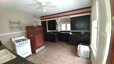 470 Ryerson Ave, Elgin, IL 60123 photo 6
