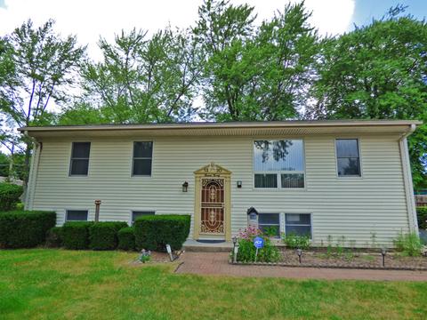 1320 Palm Dr, Wheeling, IL 60090 photo 1