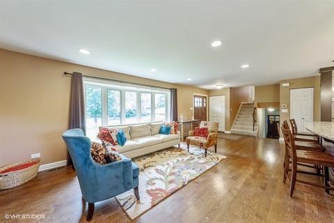 1714 Maya Ln, Mount Prospect, IL 60056 photo 2