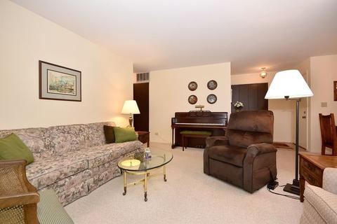 2830 Northampton Dr #D1, Rolling Meadows, IL 60008 photo 4