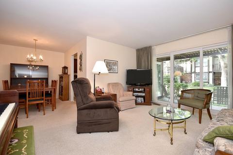 2830 Northampton Dr #D1, Rolling Meadows, IL 60008 photo 5