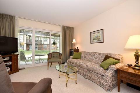 2830 Northampton Dr #D1, Rolling Meadows, IL 60008 photo 3