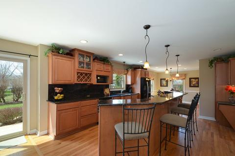 3854 Moulin Ln, Hoffman Estates, IL 60192 photo 2