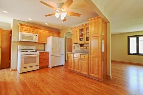 1219 Doreen Dr, Des Plaines, IL 60018 photo 3