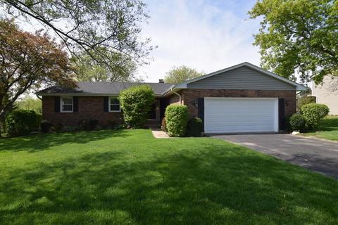 1301 Surrey Ct, Algonquin, IL 60102 photo 1
