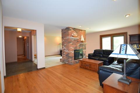 1301 Surrey Ct, Algonquin, IL 60102 photo 2