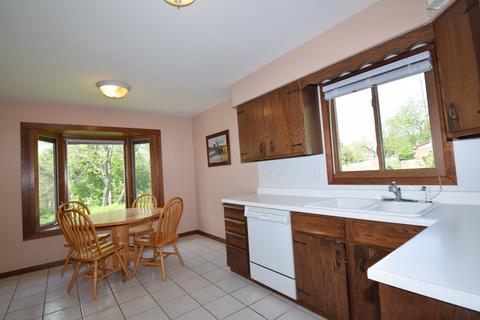 1301 Surrey Ct, Algonquin, IL 60102 photo 9