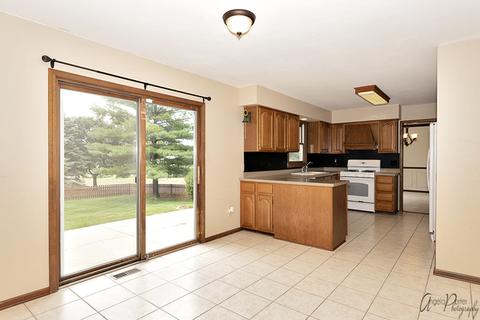 3221 W Bretons Dr, Mchenry, IL 60050 photo 7