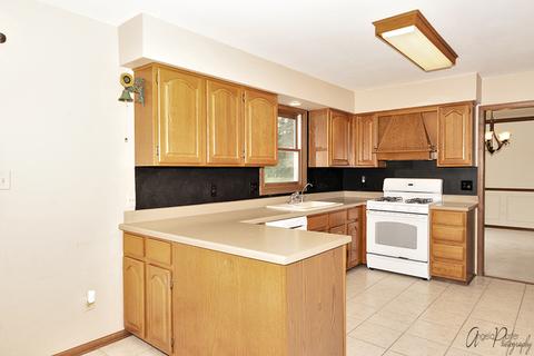 3221 W Bretons Dr, Mchenry, IL 60050 photo 4