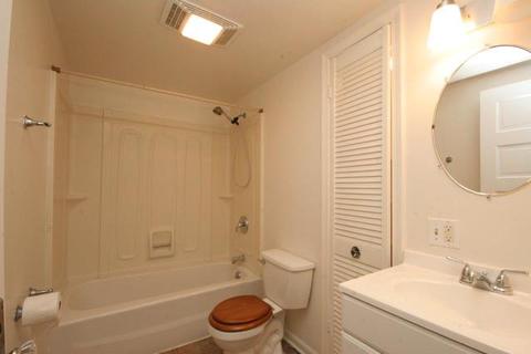 409 Wilcox Ave, Elgin, IL 60123 photo 9